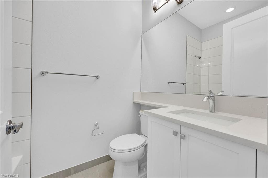 2440 Cambridge WAY, NAPLES FL 34112-11