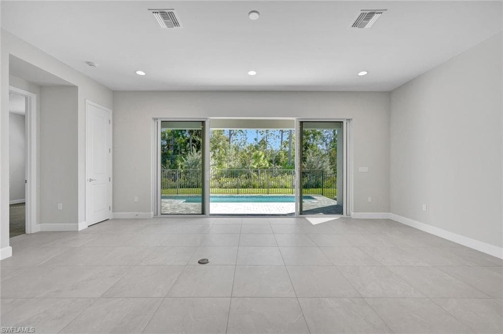 2440 Cambridge WAY, NAPLES FL 34112-2