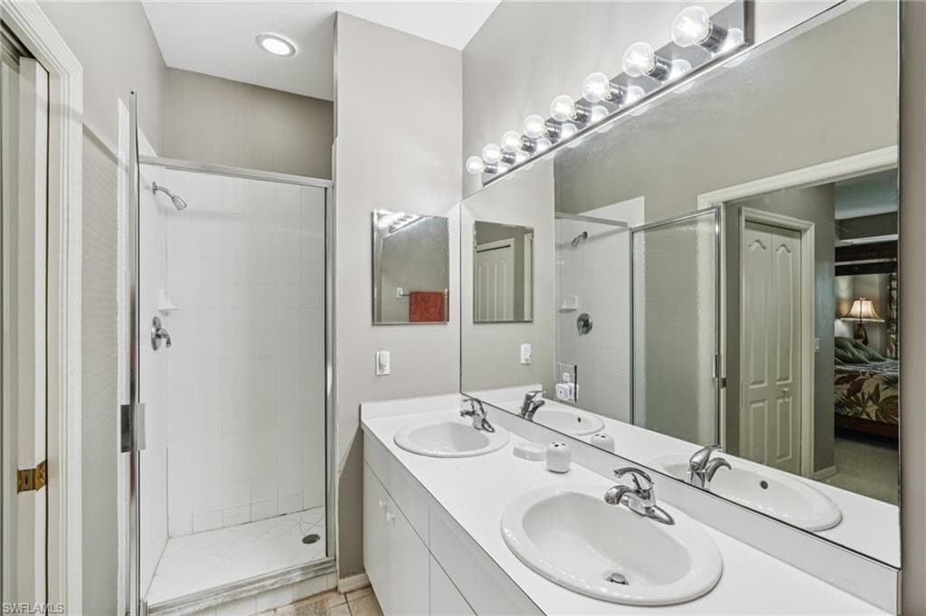 2700 Cypress Trace CIR # 3134, NAPLES FL 34119-16