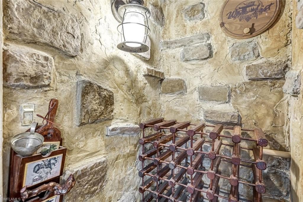 6582 Monterey PT, NAPLES FL 34105-5