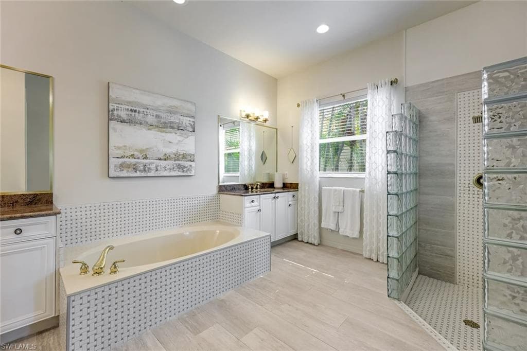 6582 Monterey PT, NAPLES FL 34105-15