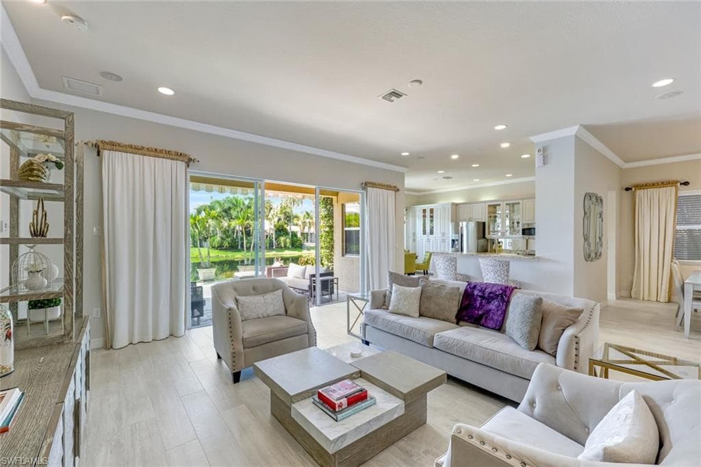 6582 Monterey PT, NAPLES FL 34105-4