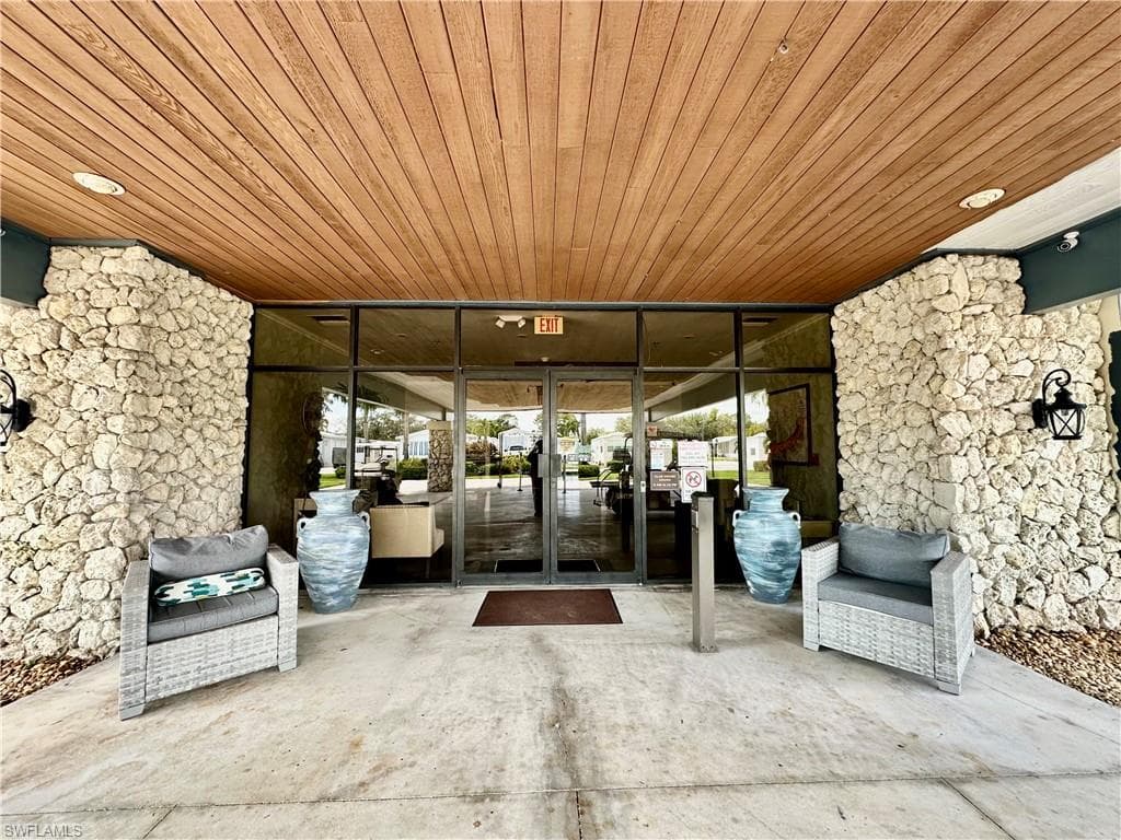 186 Panther Pass CIR # 186, NAPLES FL 34114-26