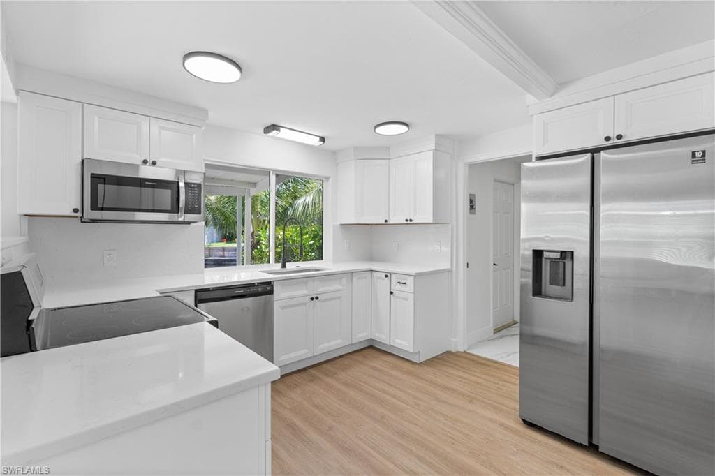 66 River CT, NAPLES FL 34110-12