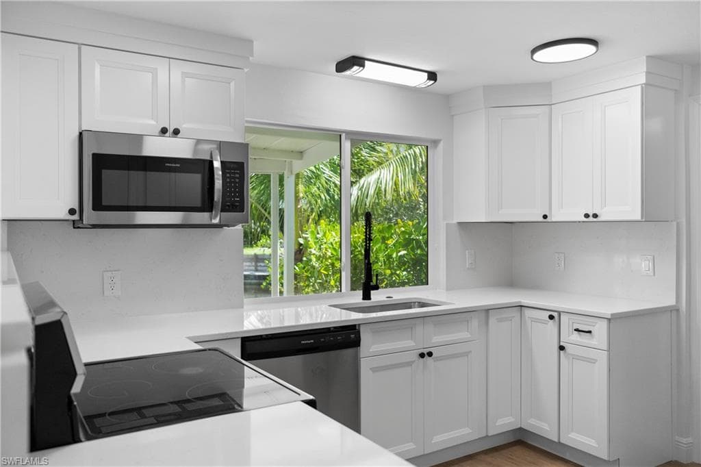 66 River CT, NAPLES FL 34110-14