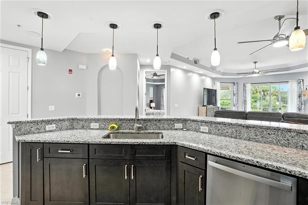 15256 Riverbend BLVD # 105, NORTH FORT MYERS FL 33917-2