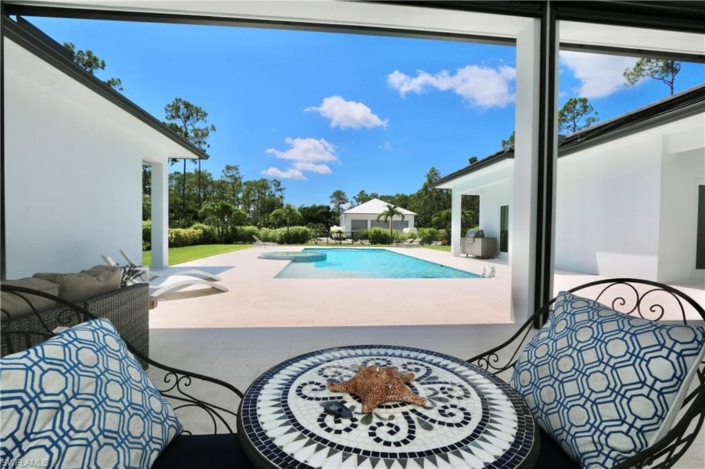 6688 Hunters RD, NAPLES FL 34109-37