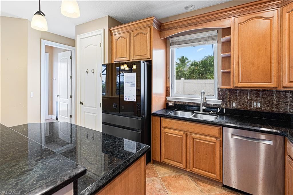 11913 Princess Grace CT, CAPE CORAL FL 33991-16