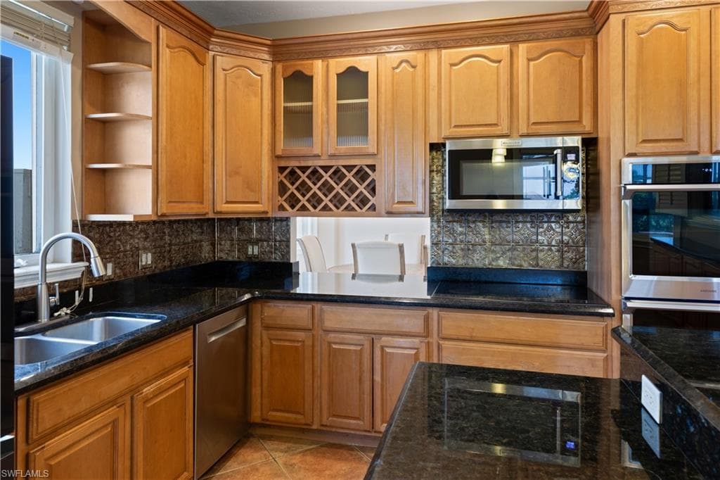 11913 Princess Grace CT, CAPE CORAL FL 33991-15