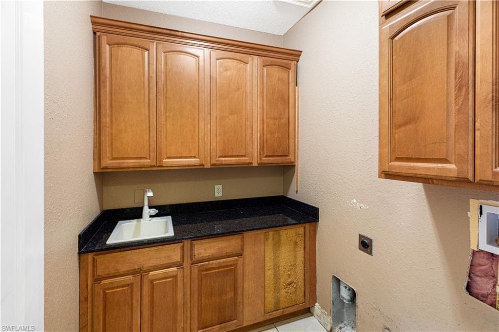 11913 Princess Grace CT, CAPE CORAL FL 33991-35