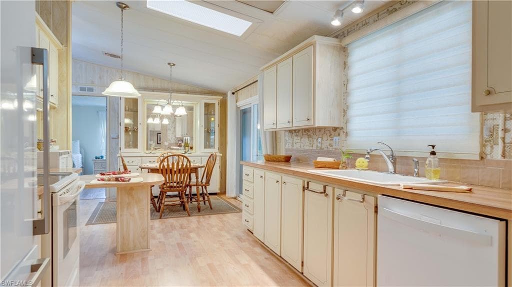 70 Sunrise AVE, NORTH FORT MYERS FL 33903-5