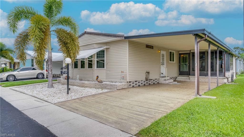 70 Sunrise AVE, NORTH FORT MYERS FL 33903-34