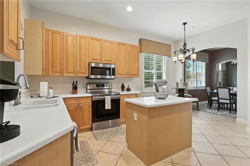 5916 Tarpon Gardens CIR # 202, CAPE CORAL FL 33914-15