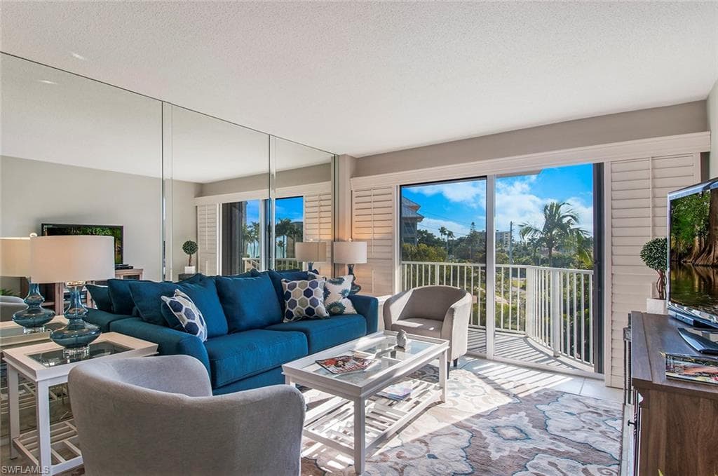 1300 Gulf Shore BLVD N # 406, NAPLES FL 34102-6