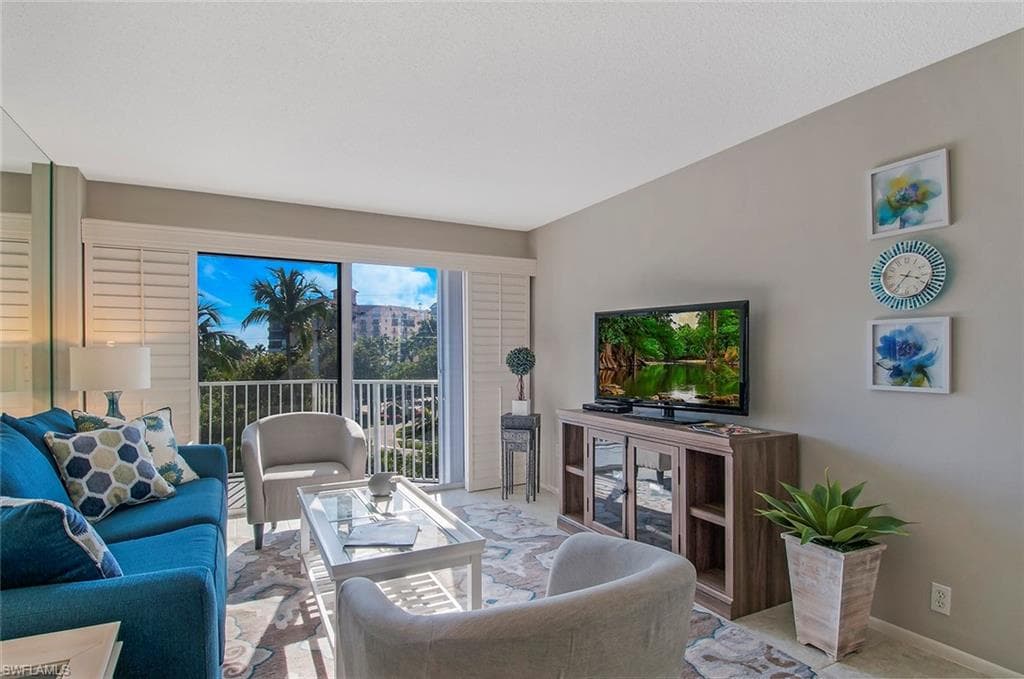 1300 Gulf Shore BLVD N # 406, NAPLES FL 34102-4