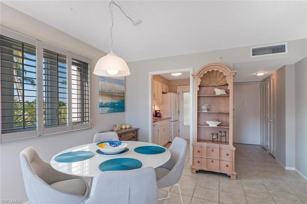 1300 Gulf Shore BLVD N # 406, NAPLES FL 34102-8
