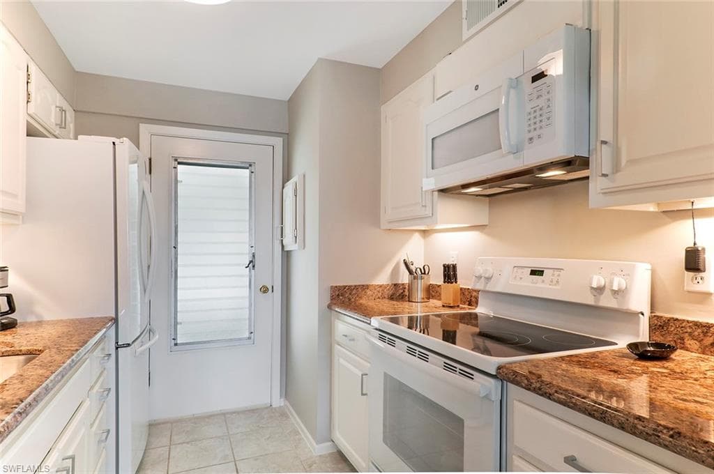 1300 Gulf Shore BLVD N # 406, NAPLES FL 34102-10