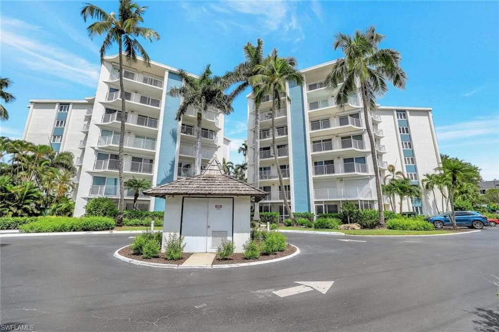 1300 Gulf Shore BLVD N # 406, NAPLES FL 34102-3