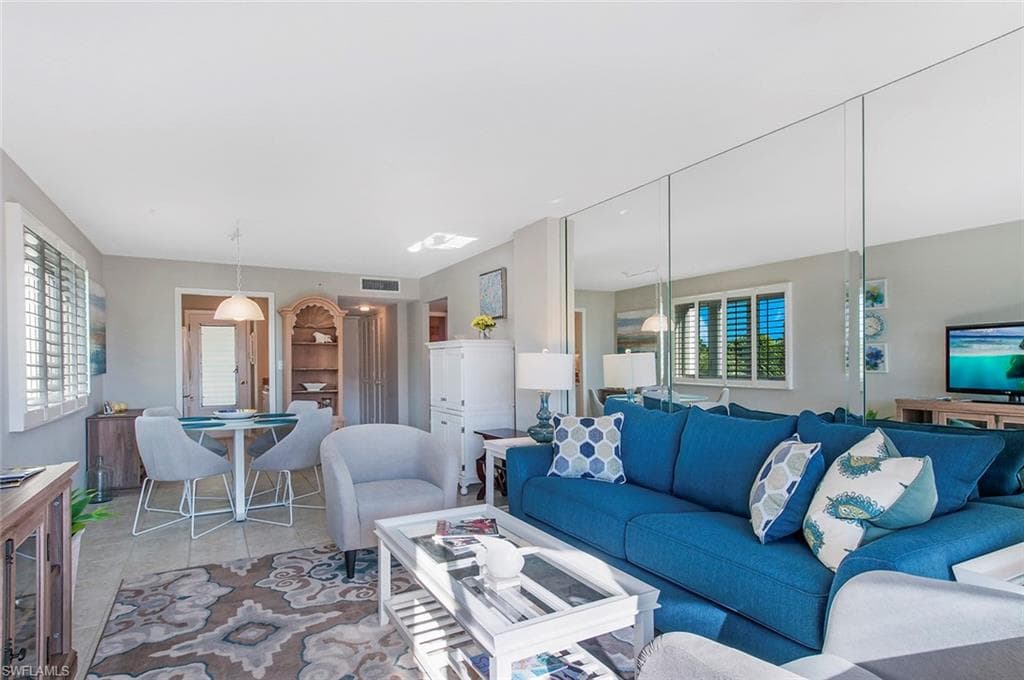 1300 Gulf Shore BLVD N # 406, NAPLES FL 34102-7