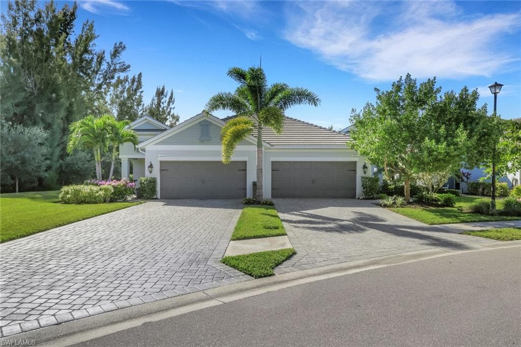 2231 Marquesa CIR, NAPLES FL 34112-1