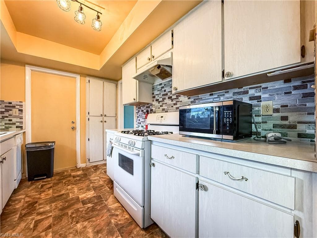 218 Fireside CT, LEHIGH ACRES FL 33936-10