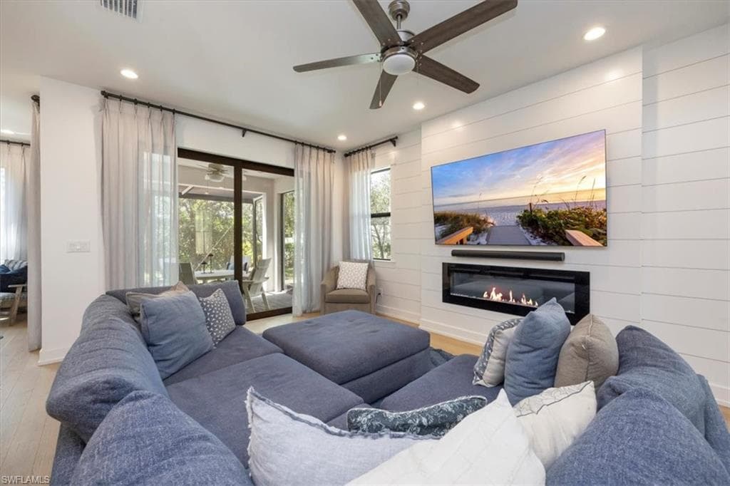 12940 Pembroke DR, NAPLES FL 34105-9