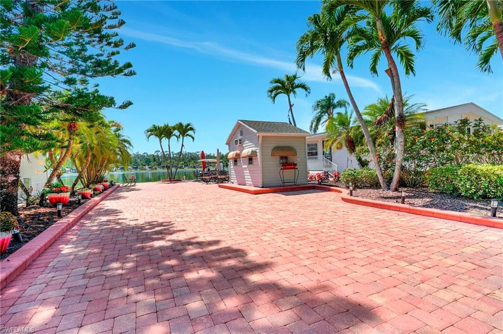 2117 Crystal Lake DR, NAPLES FL 34120-1