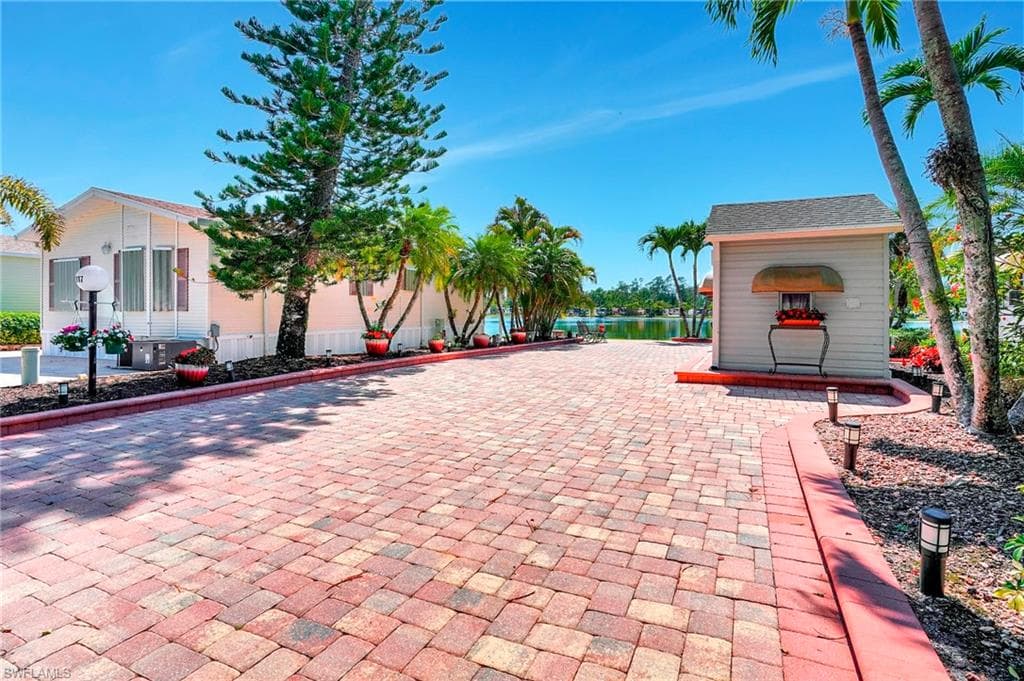 2117 Crystal Lake DR, NAPLES FL 34120-2