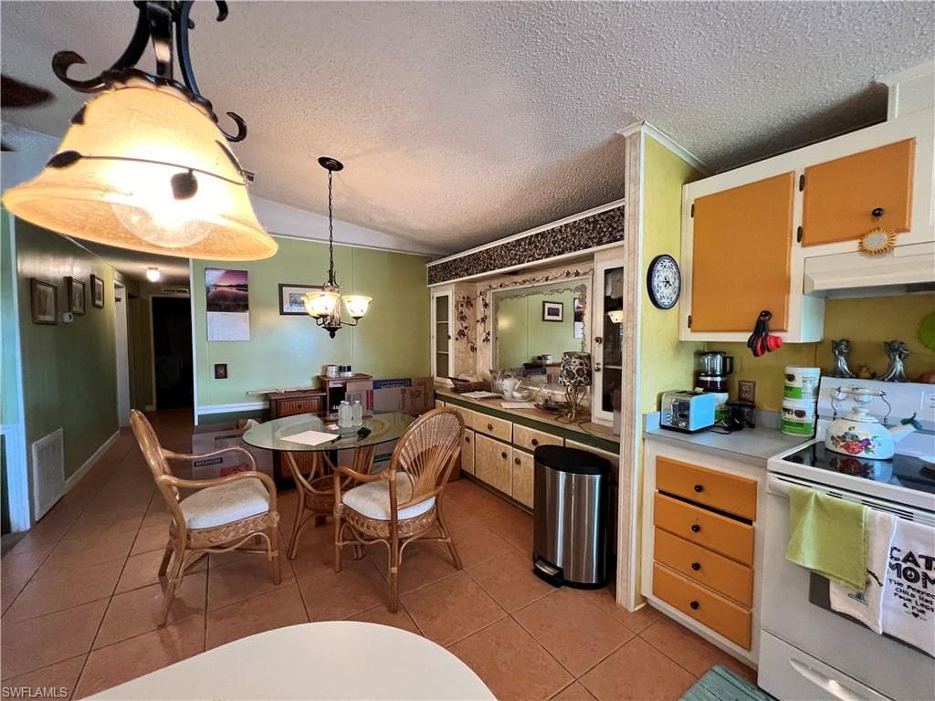 251 Loon LN, NAPLES FL 34114-24