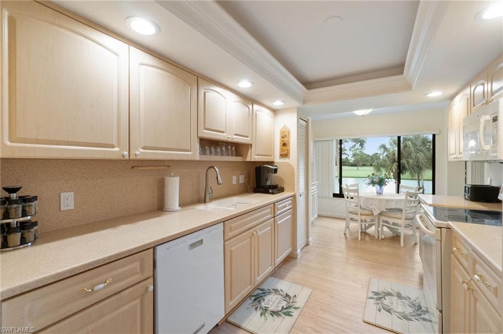 425 Wildwood LN # 425, NAPLES FL 34105-45
