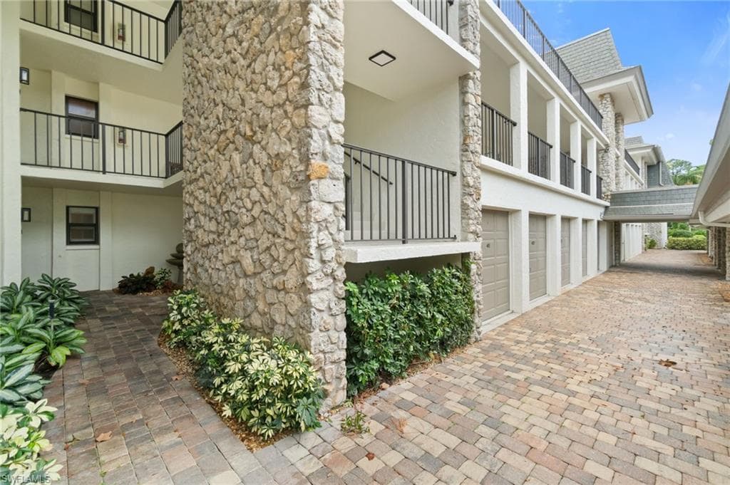 425 Wildwood LN # 425, NAPLES FL 34105-2