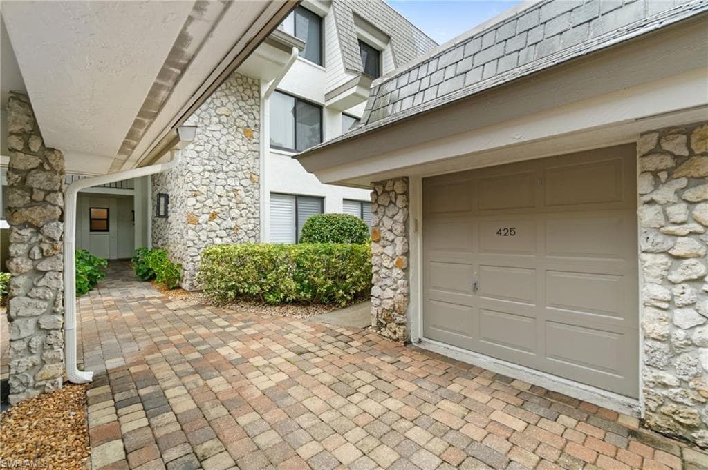 425 Wildwood LN # 425, NAPLES FL 34105-3