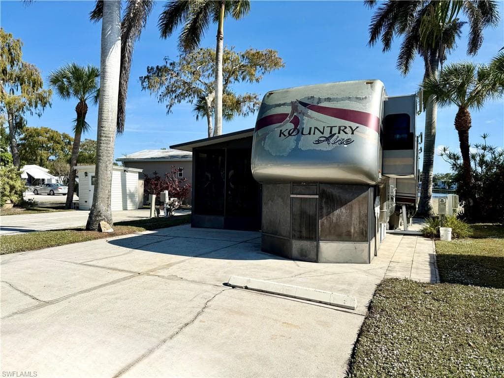 548 Cheetah DR, NAPLES FL 34114-3