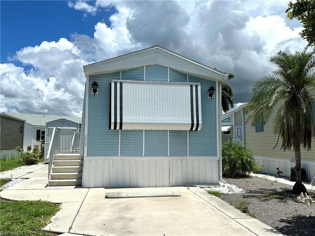 4540 Split Log LN E, ESTERO FL 33928-1