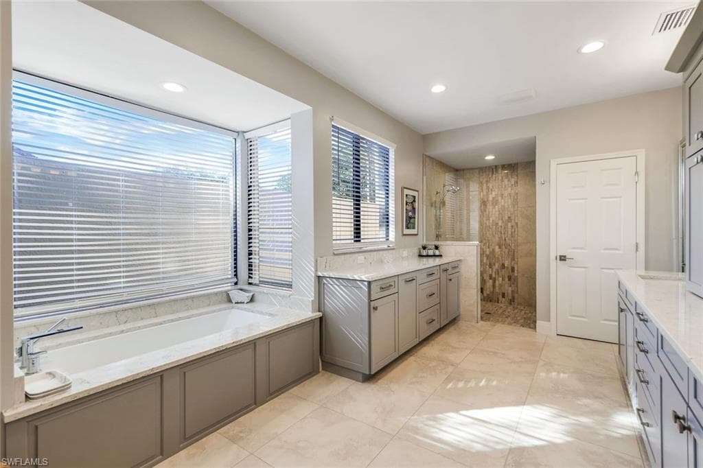 4556 Pond Apple DR N, NAPLES FL 34119-18