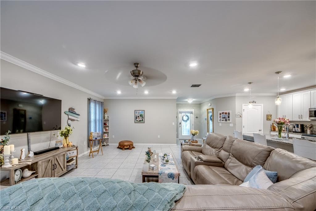 640 Encarnacion ST, PUNTA GORDA FL 33983-11