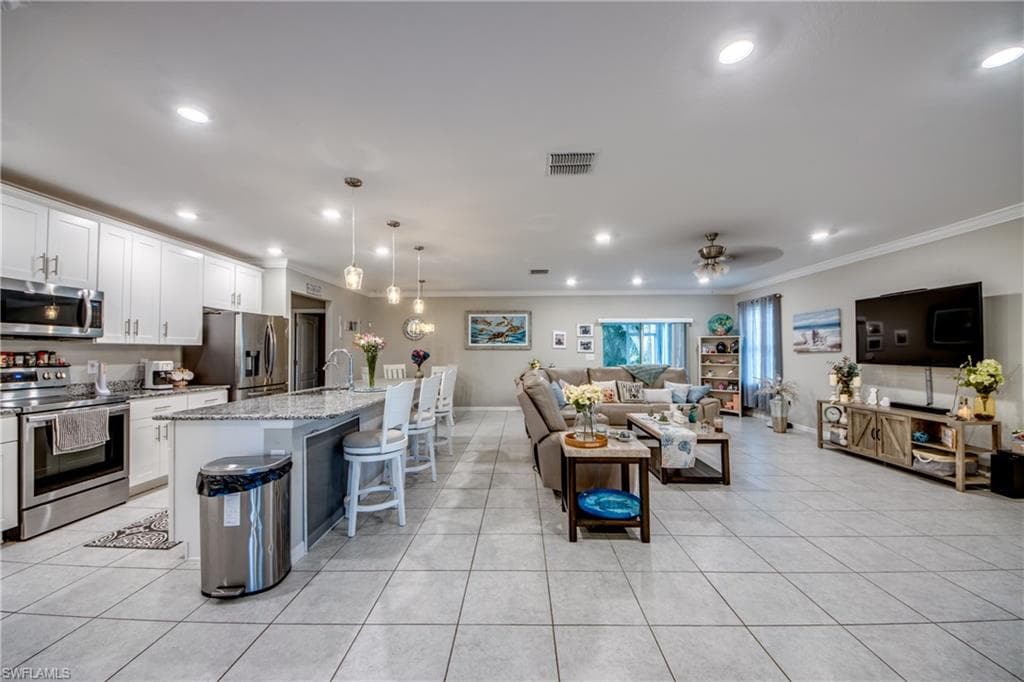 640 Encarnacion ST, PUNTA GORDA FL 33983-6