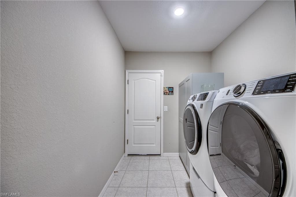 640 Encarnacion ST, PUNTA GORDA FL 33983-33