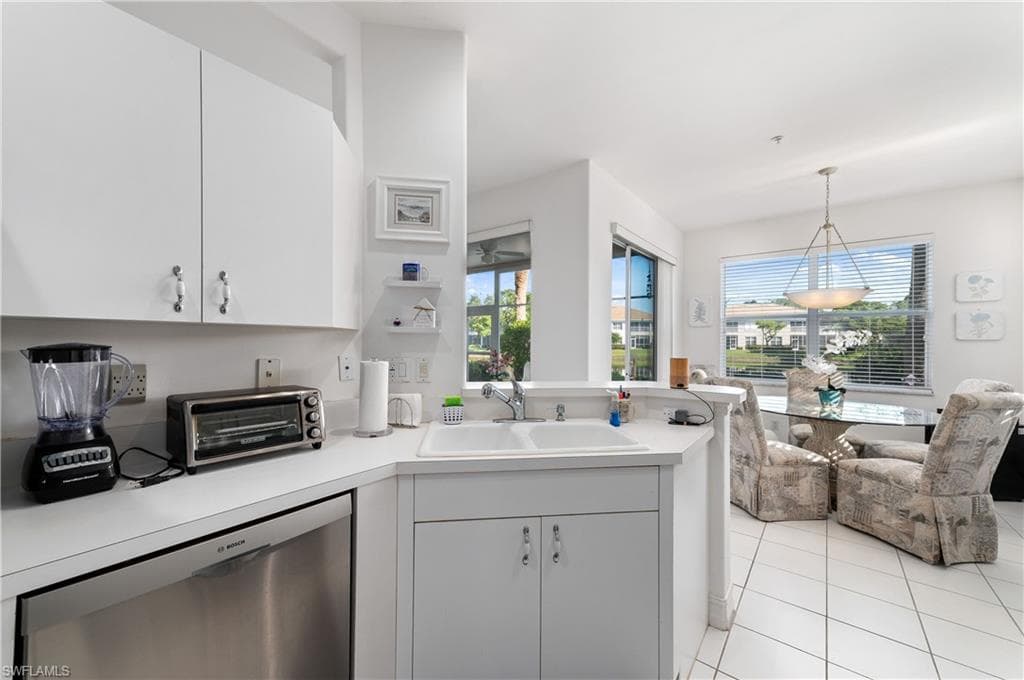 800 Carrick Bend CIR # 103, NAPLES FL 34110-15
