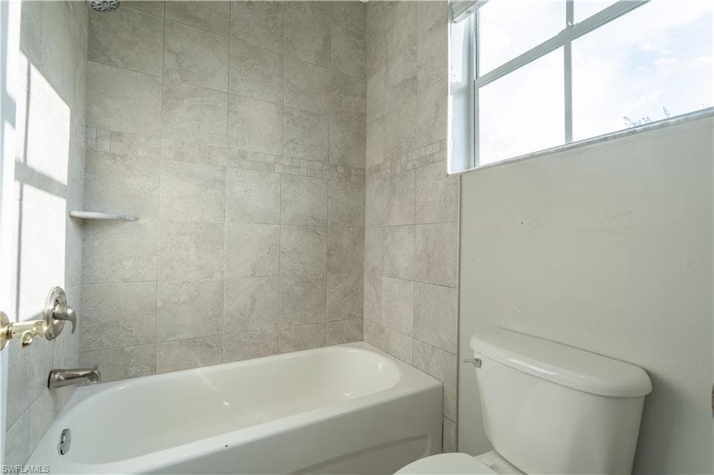 3003 Lake Manatee CT, CAPE CORAL FL 33909-32