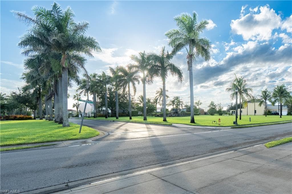 3003 Lake Manatee CT, CAPE CORAL FL 33909-38