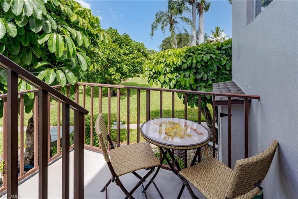 180 Cypress WAY E # B212, NAPLES FL 34110-26