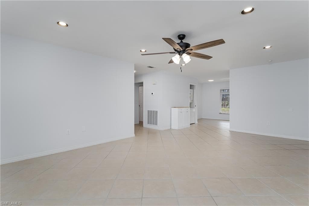 180 Cypress WAY E # B212, NAPLES FL 34110-4