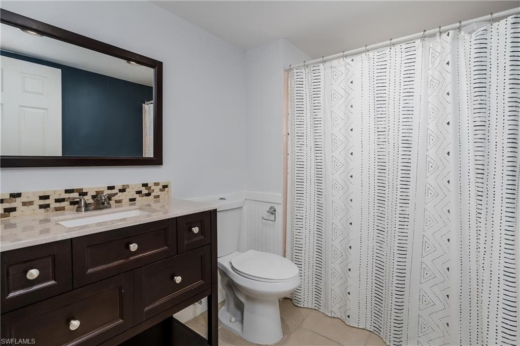 180 Cypress WAY E # B212, NAPLES FL 34110-19