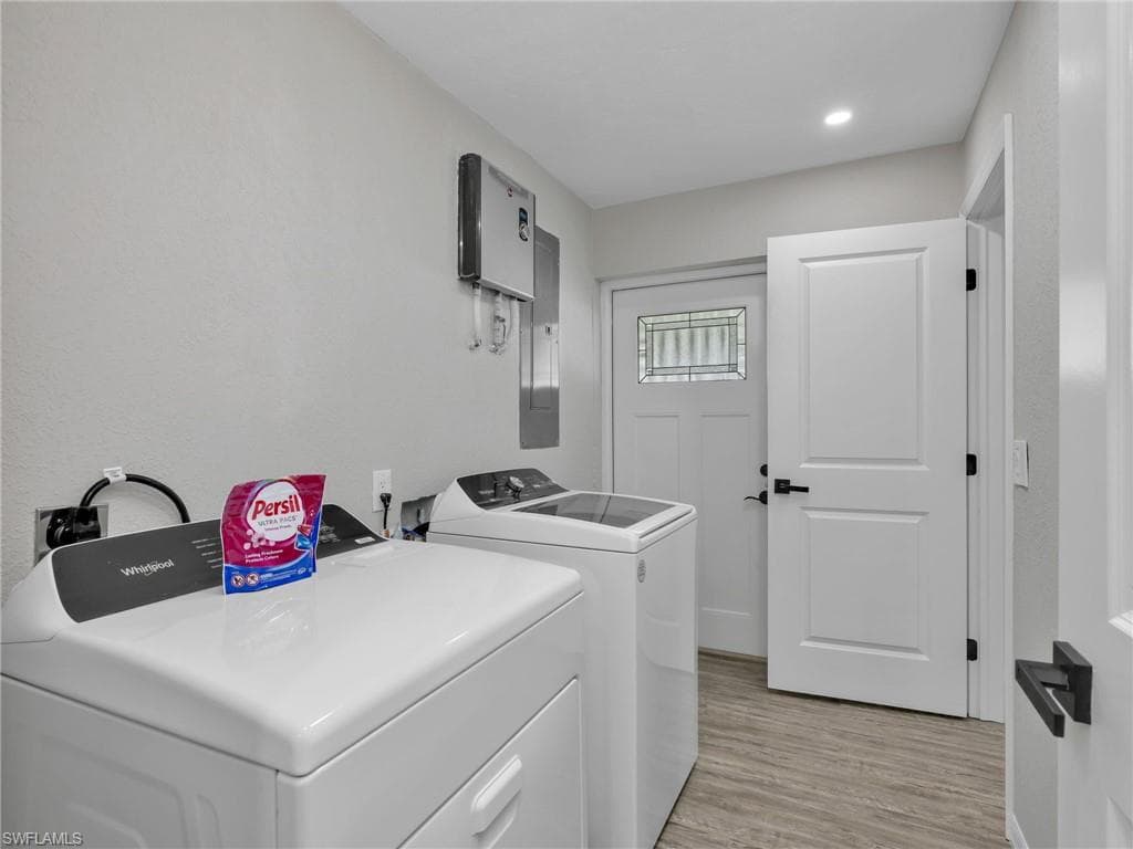 195 Hibiscus DR, FORT MYERS BEACH FL 33931-22
