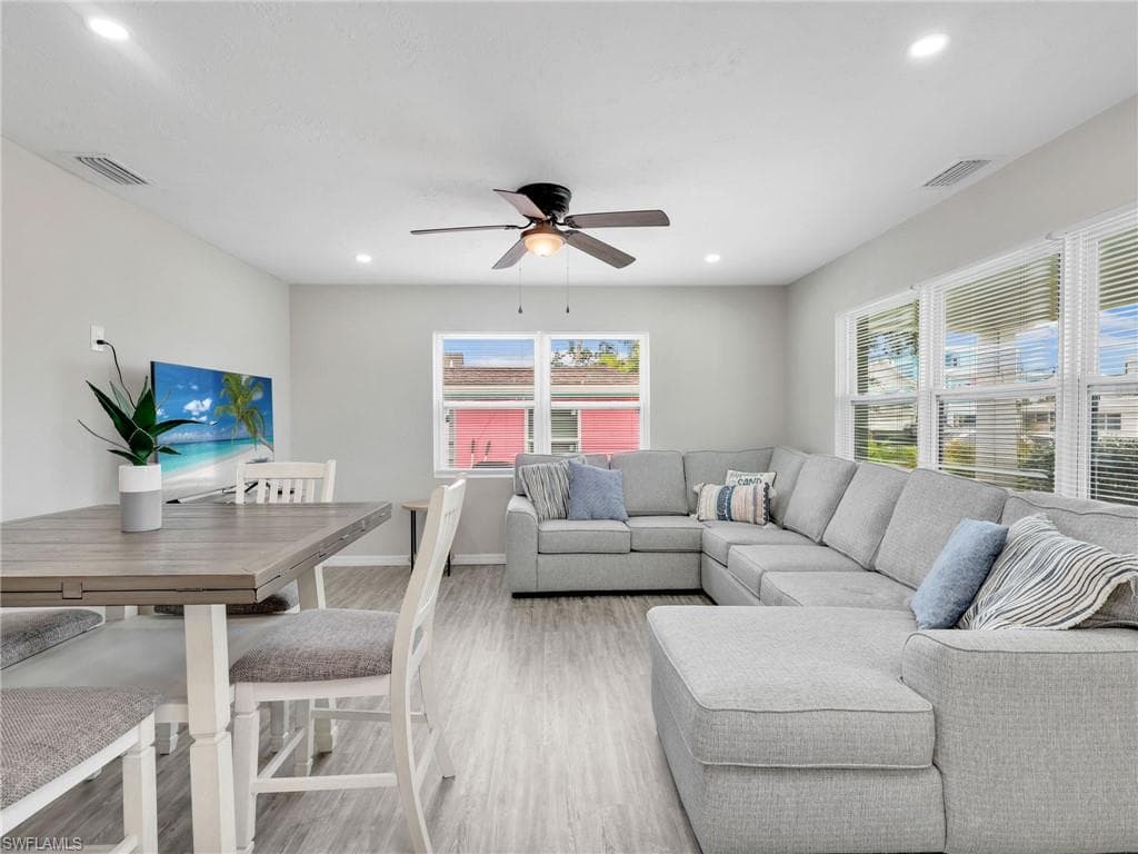 195 Hibiscus DR, FORT MYERS BEACH FL 33931-8