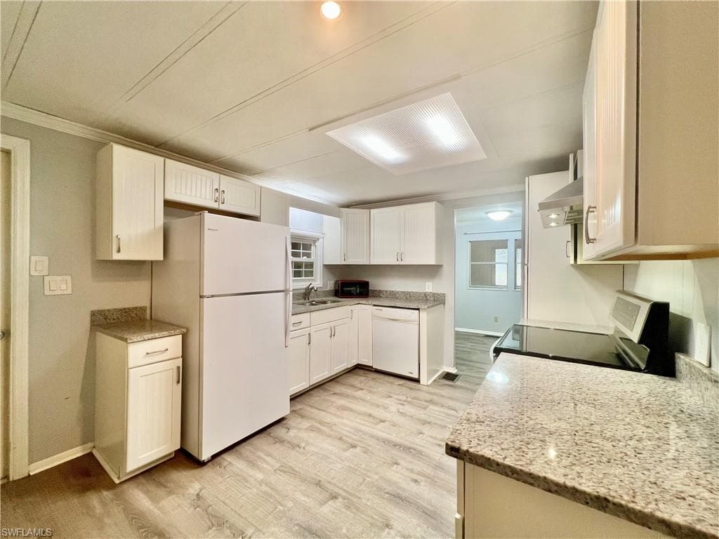 13 Cannes DR, NAPLES FL 34112-4