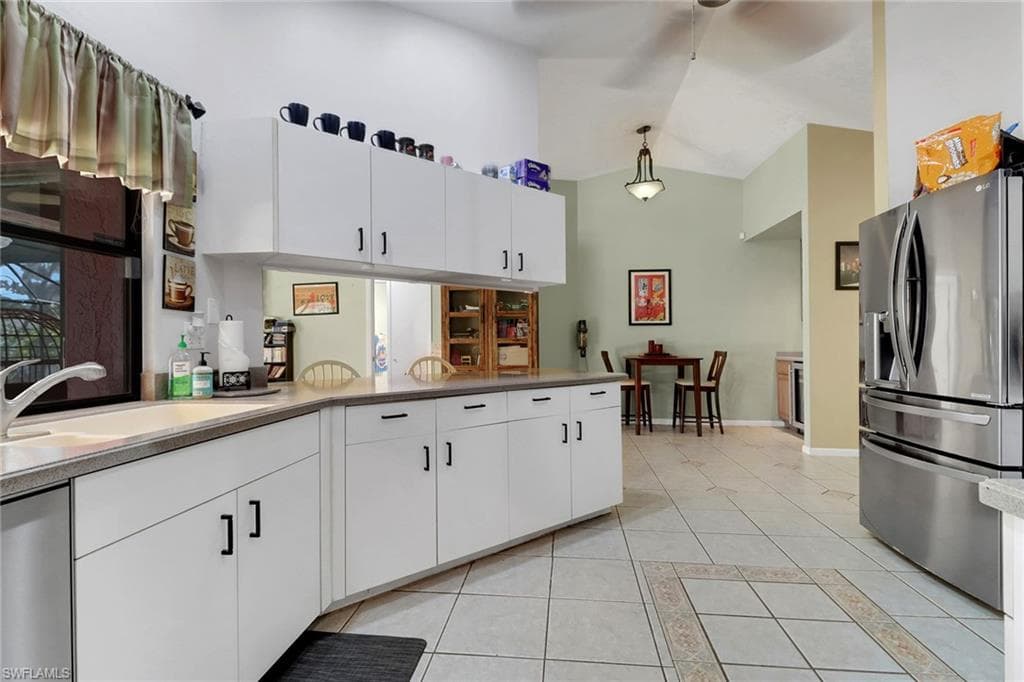 9414 Pineapple RD, FORT MYERS FL 33967-12