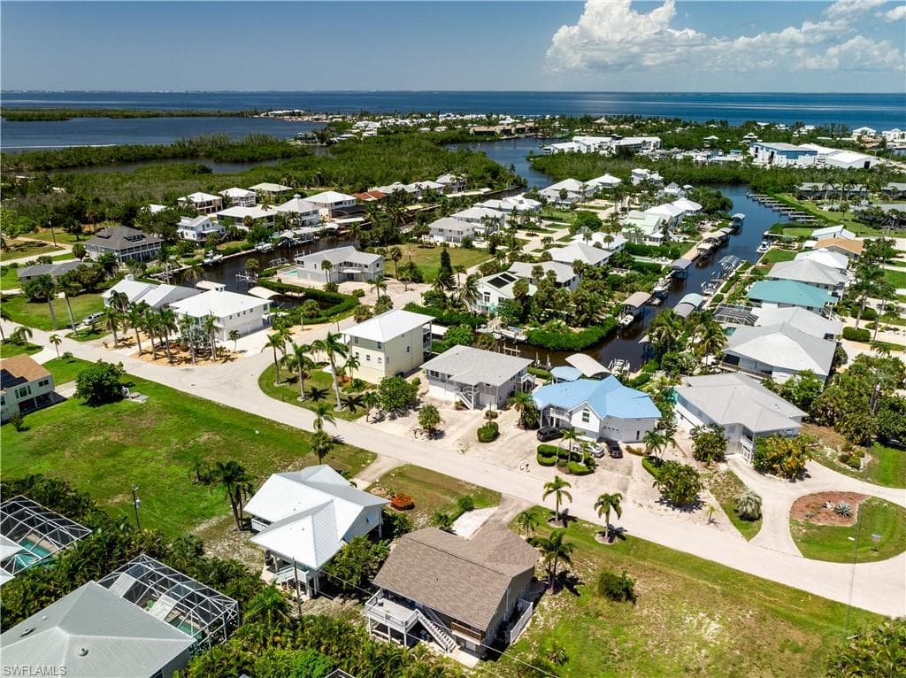 7841 Breakwater CT-32