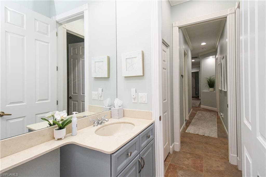 372 Mallory CT, NAPLES FL 34110-31